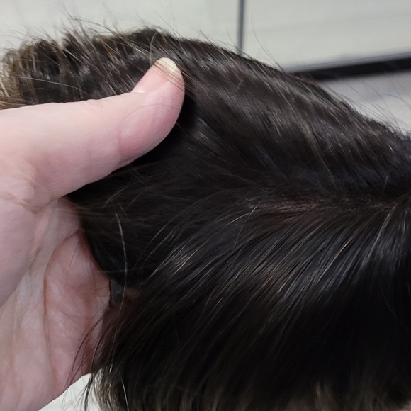 Sunny topper dark brown rooted ombre. Never worn roots are too dark for me. - Picture 3 of 8